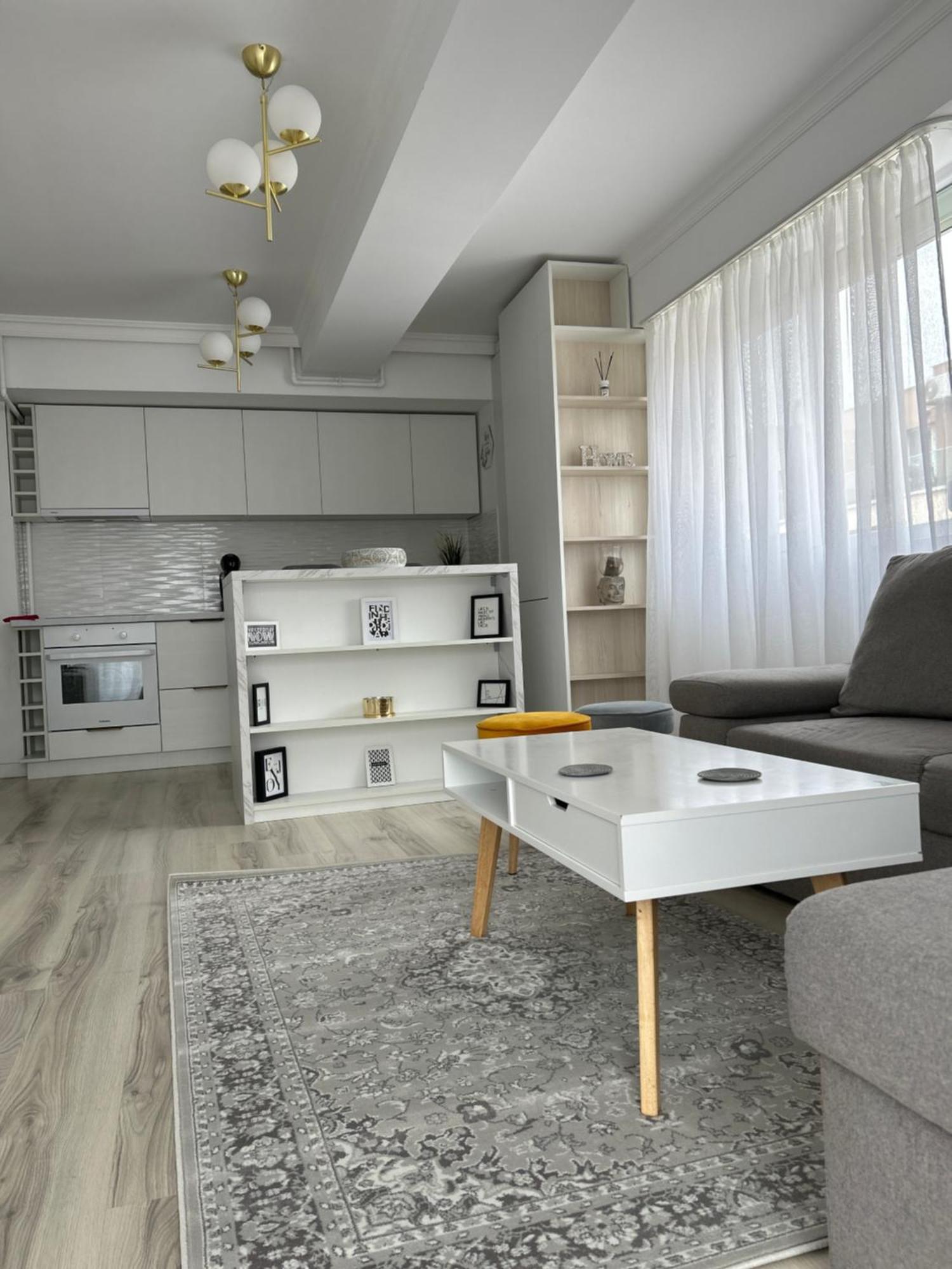 Cozi White Apartment *