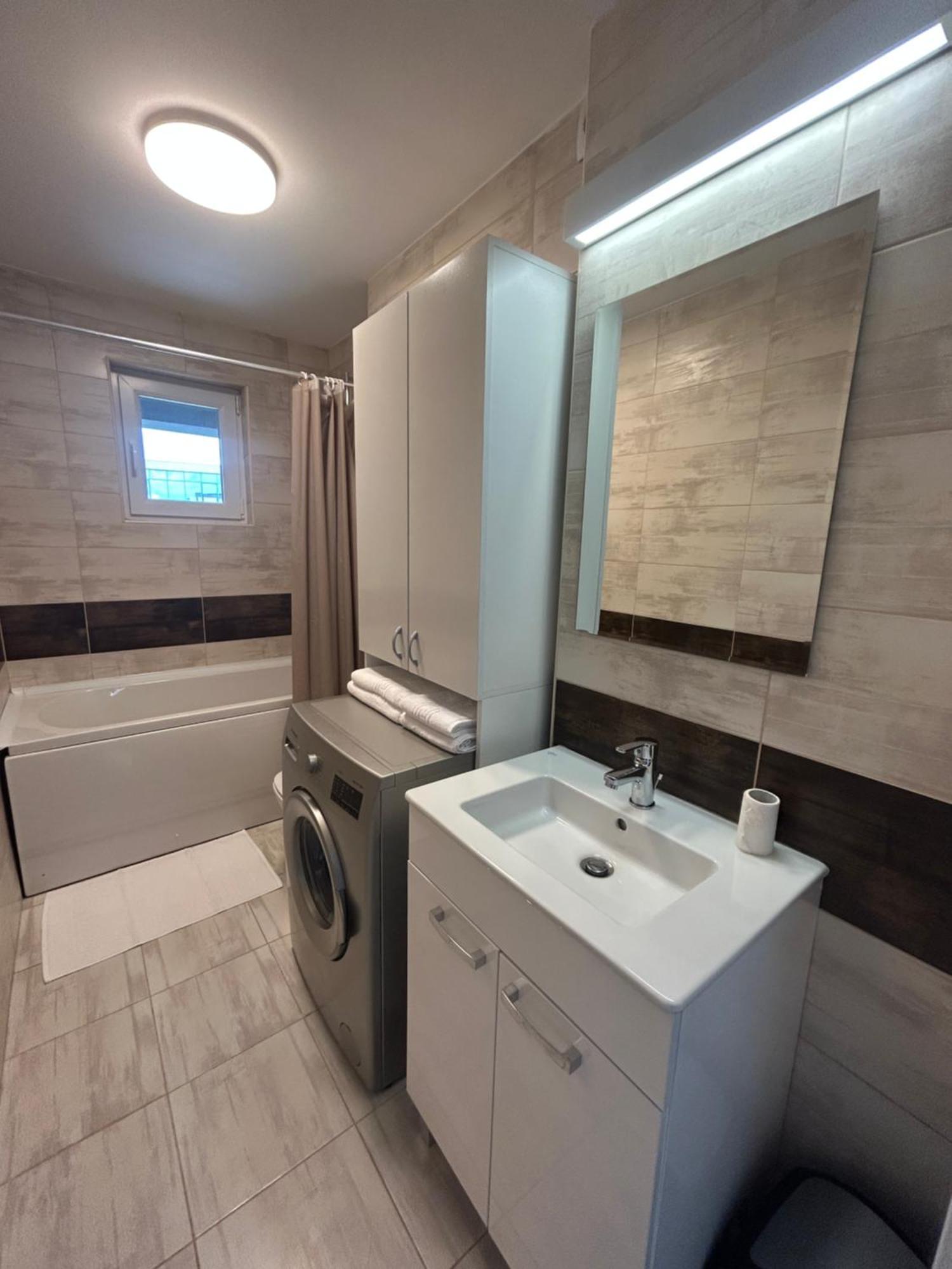 Apartment Cozi White Voluntari