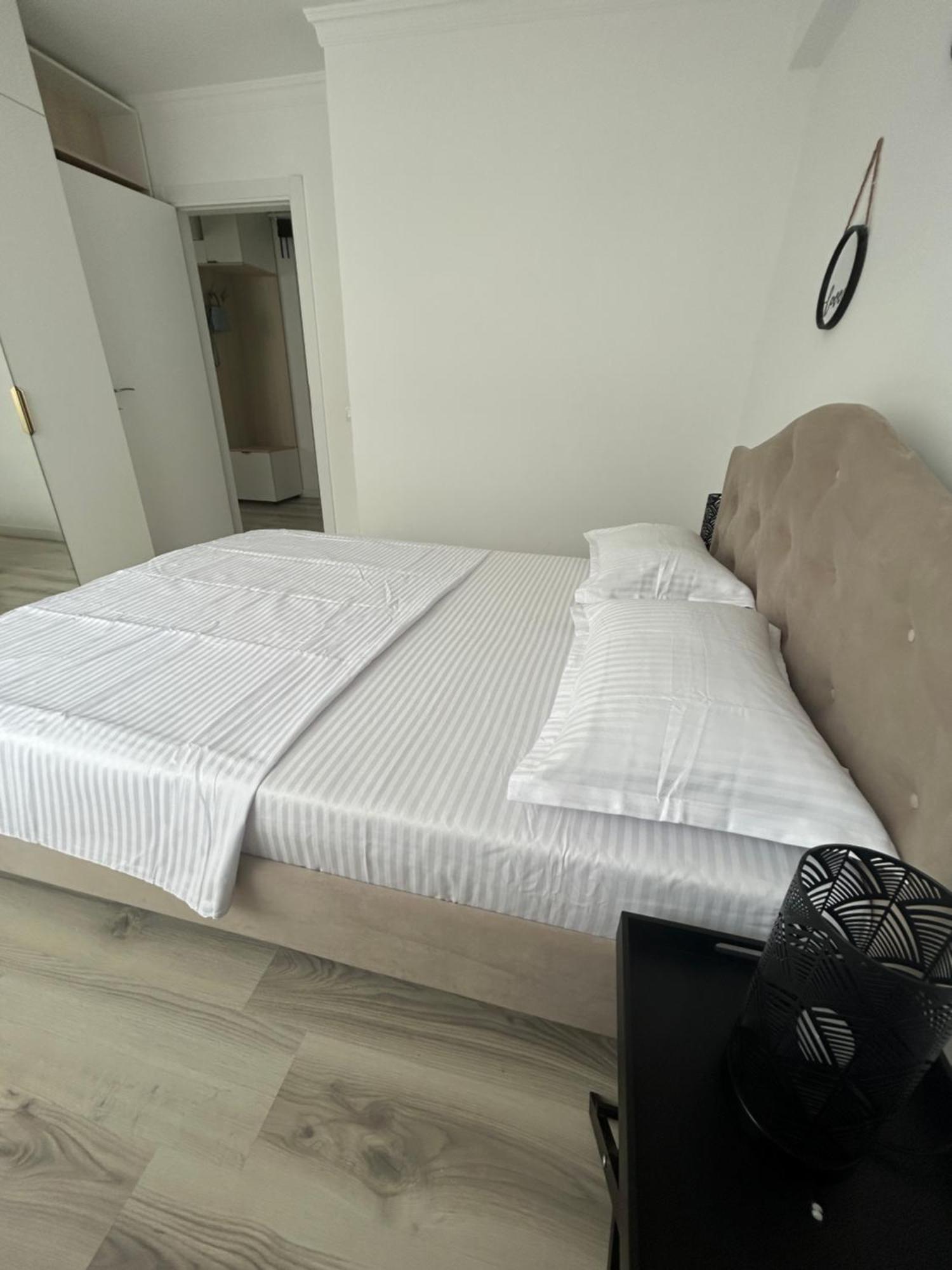 Cozi White Apartment Voluntari